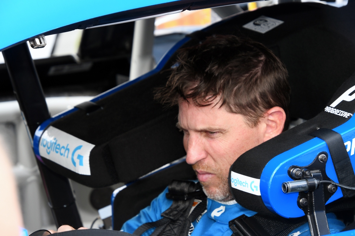 Denny Hamlin desafía el caos en Nashville