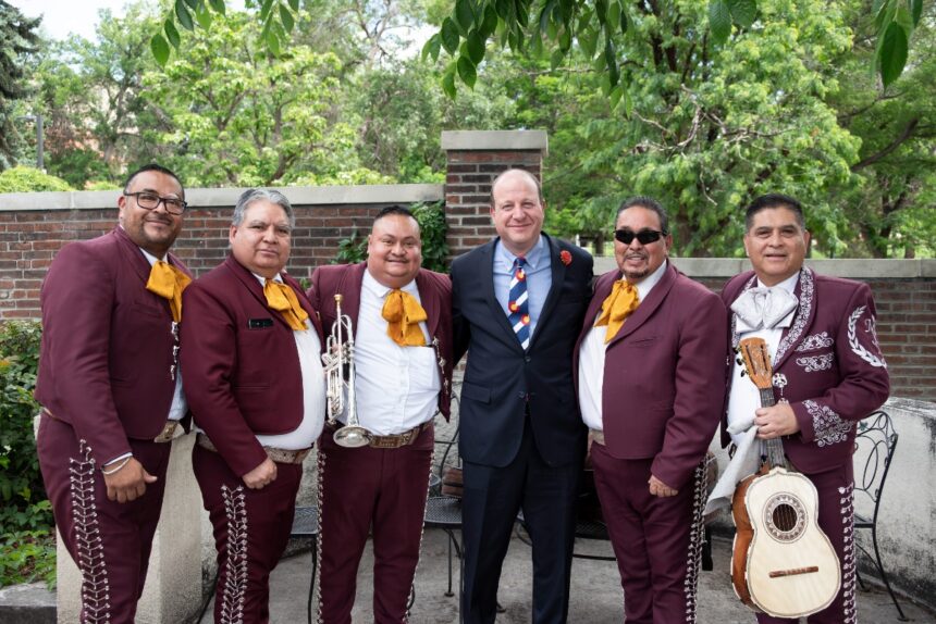 Colorado Governor vetoes pro-immigrant law, Governor Colorado, Jared Polis, QuéOnnda
