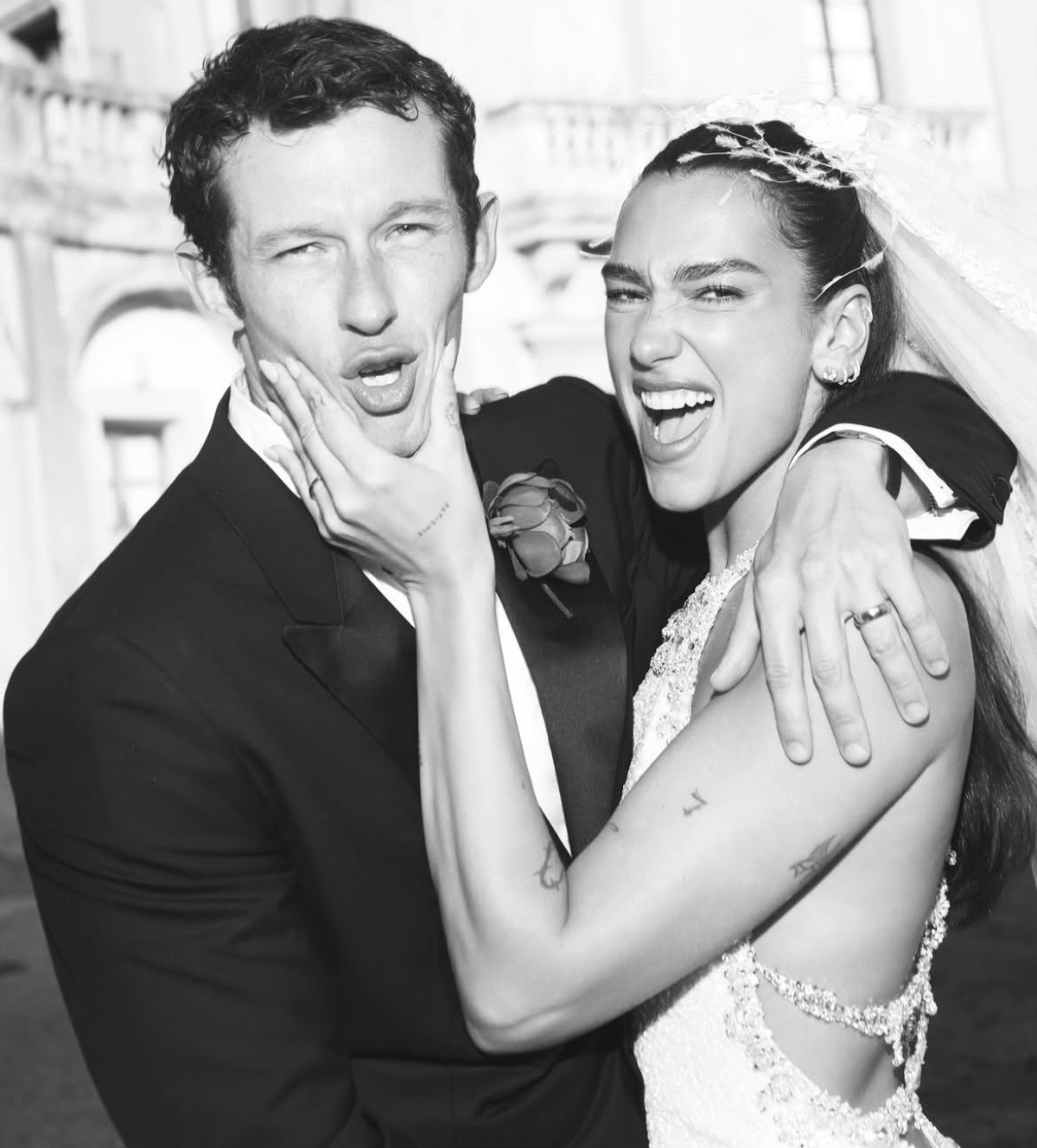 Dua Lipa publicó inesperadas fotos de su boda