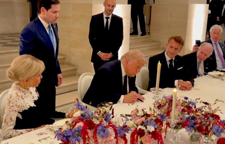 Trump firma acuerdo en Versalles, Trump versalles, Trump acuerdo paz, acuerdo paz Irán EEUU, Nueva Onda