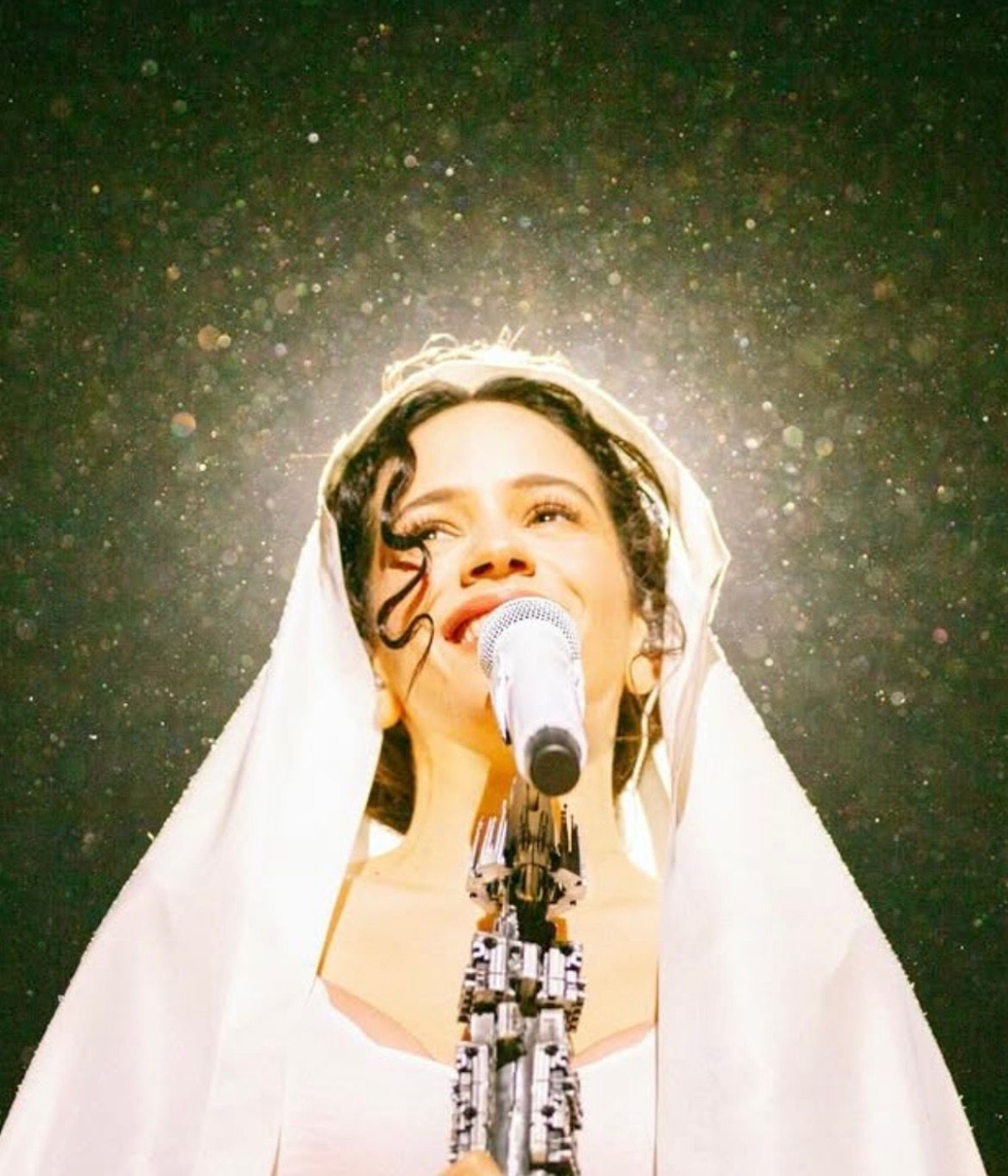 Posponen shows de Rosalía en EEUU por emergencia