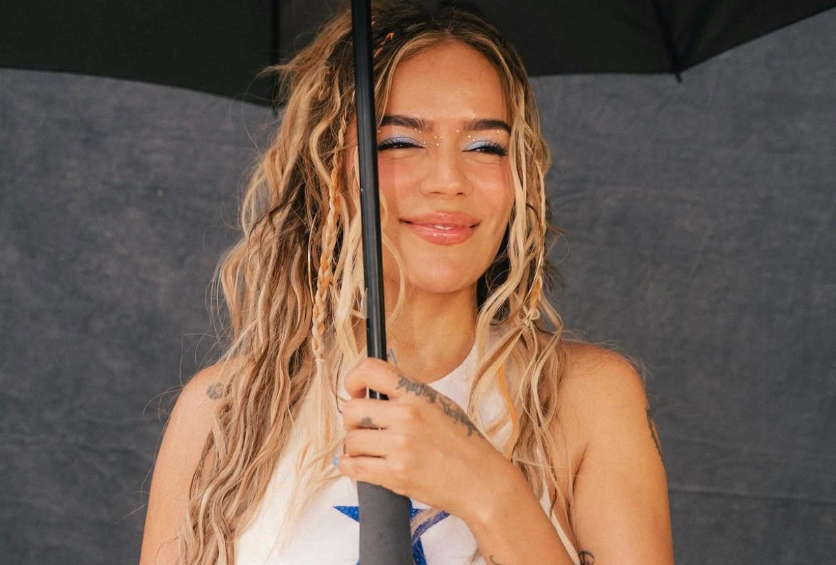 ¿Su nuevo enamorado? Karol G aparece en motocicleta junto a un hombre