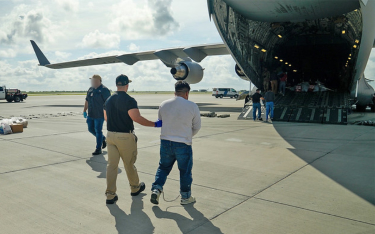 Tribunal permite reactivar deportaciones aceleradas en todo Estados Unidos