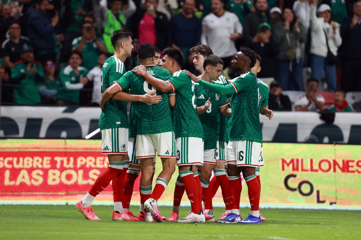 México aplasta 5-1 a Serbia