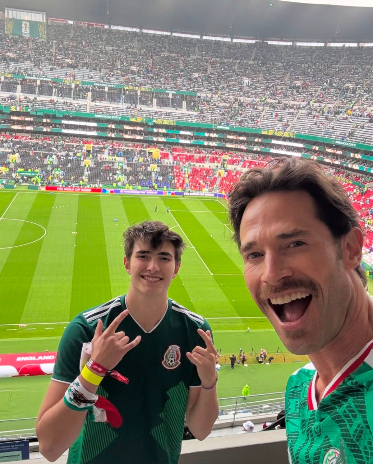 Hijo de Sebastián Rulli se roba todas las miradas 