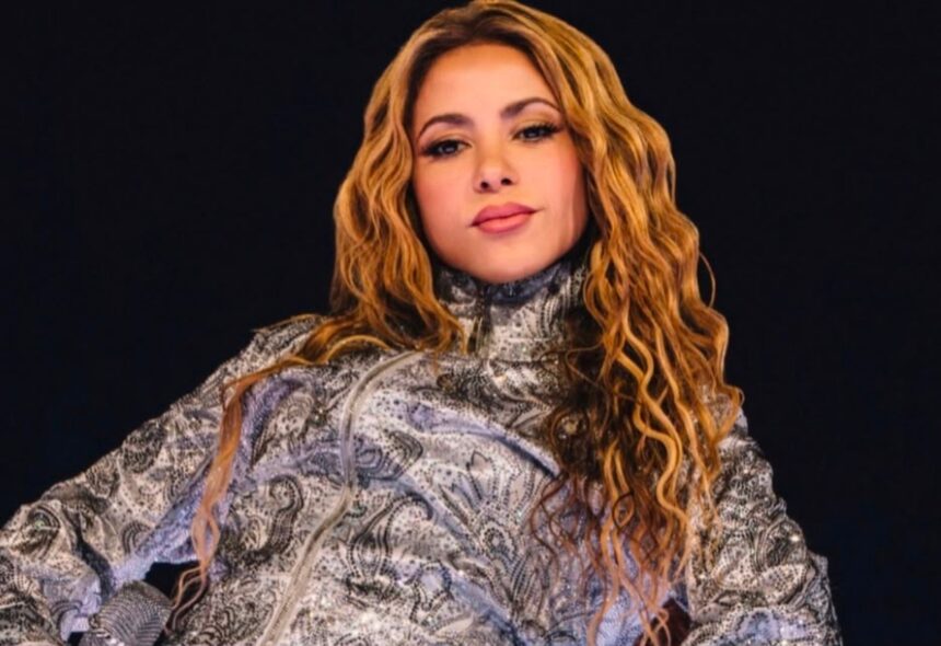 Shakira's funny moment with her assistant in the middle of an interview