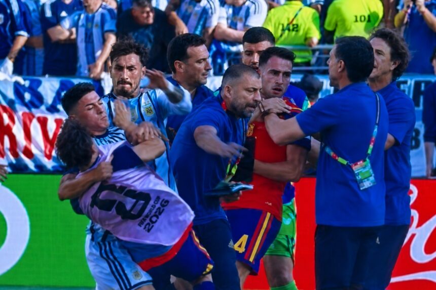 pelea Leandro Paredes Eric García, Leandro Paredes, Eric García, final Argentina vs España, Nueva Onda