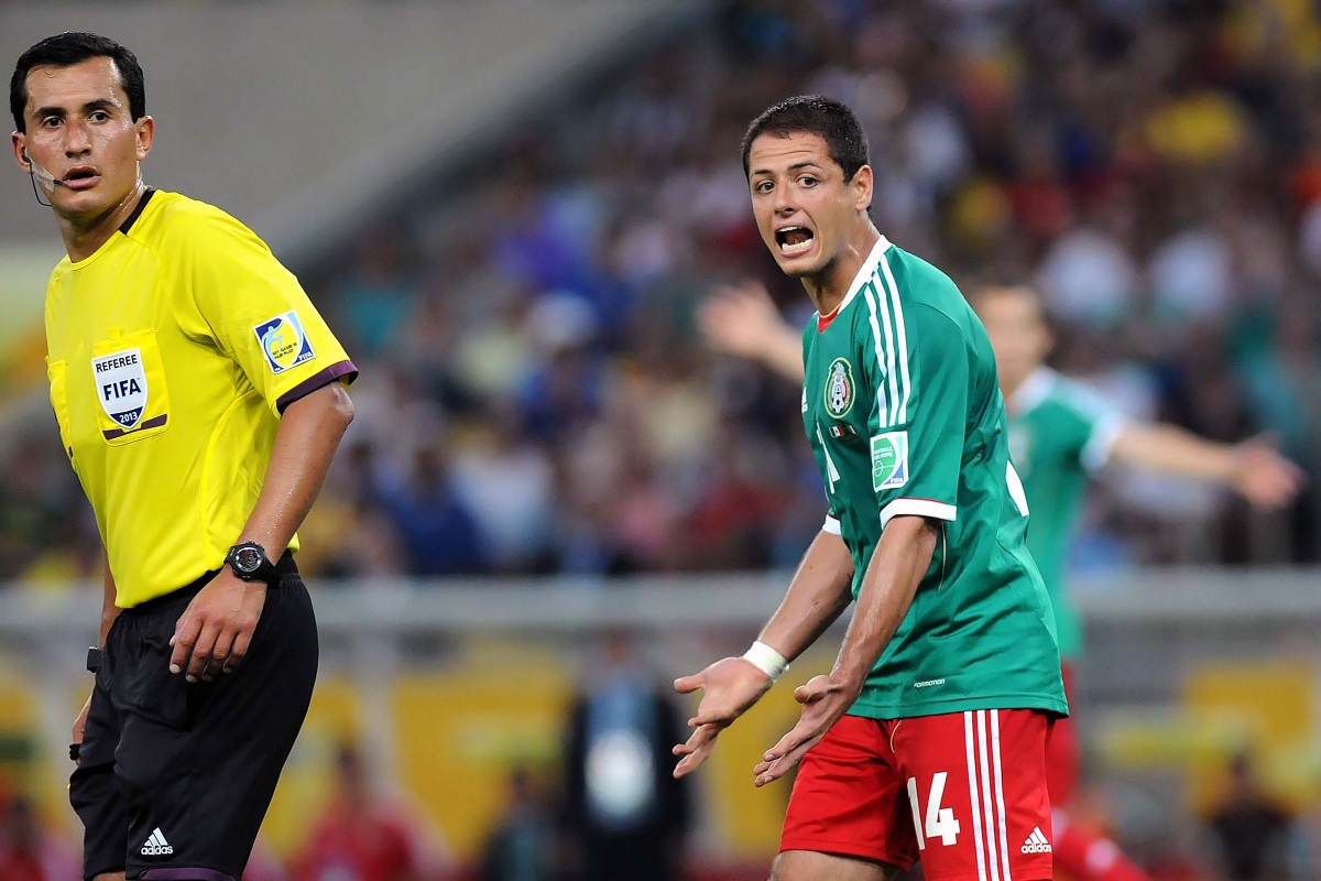 Raúl Jiménez historia México, Chicharito Hernández