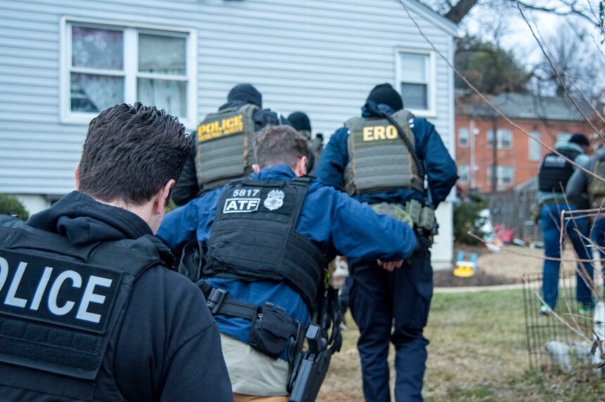 ICE arrests 10,000 immigrants, ICE, ICE agents, Nueva Onda