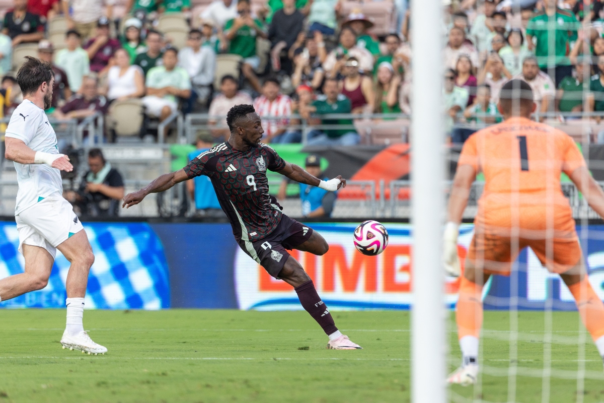Julián Quiñones Top 10 FIFA Mundial